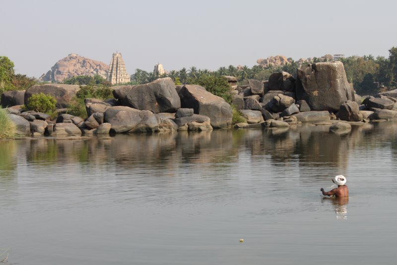 India 2010 - Hampi - Virupapur Gaddi - Swimming Lake